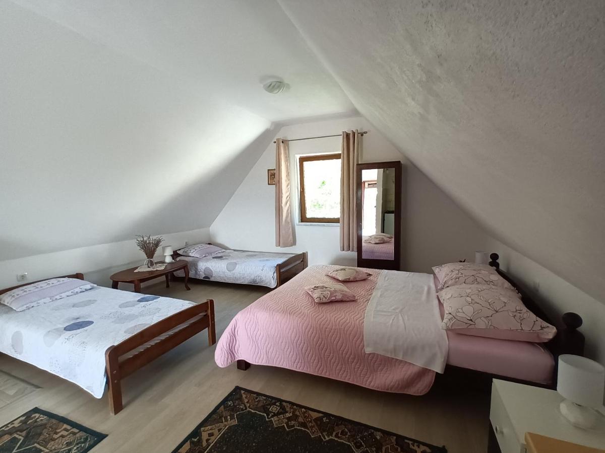 Guesthouse Loncar Plitvička Jezera Esterno foto